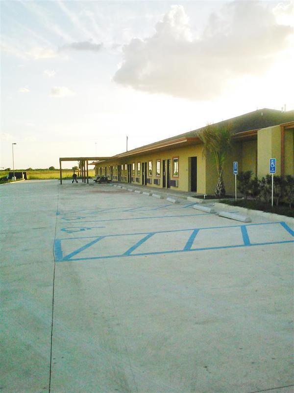 Rodeway Inn Dilley Luaran gambar