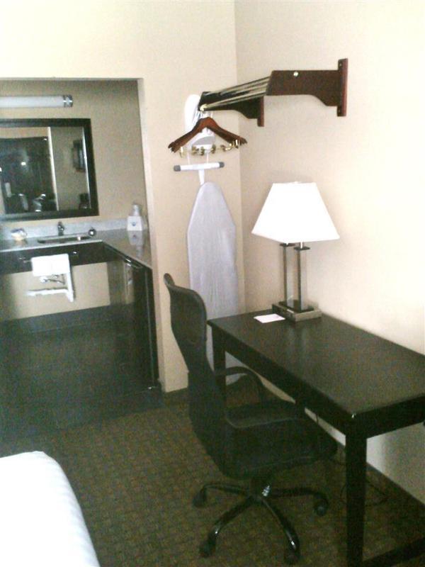 Rodeway Inn Dilley Bilik gambar